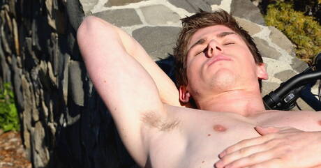 肌肉男Mike Honcho戶外自慰