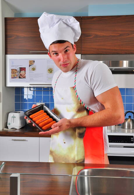 Canadian stud Trystan Bull and husky guy Johan Lapointe have a good oral sex in kitchen