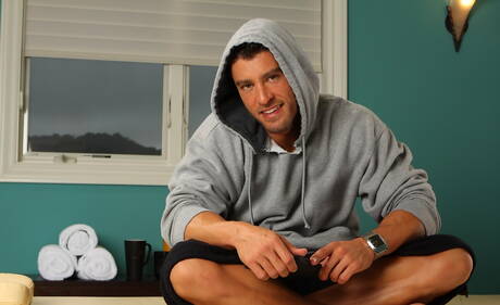 American beefcake Cody Cummings get naked and showing tight butt