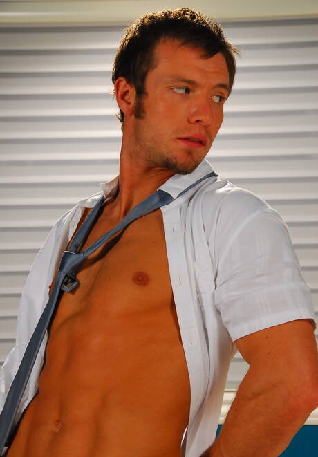 American tough guy Kevin Crows posing naked and showing his butt