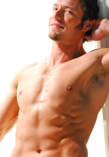 American tough guy Kevin Crows posing naked and showing his butt