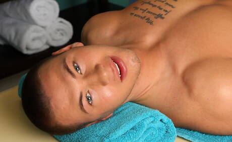 Next Door Studios: Sexy americans, beefcake Jay Cloud and young dude Joey Hard in hot ass bang