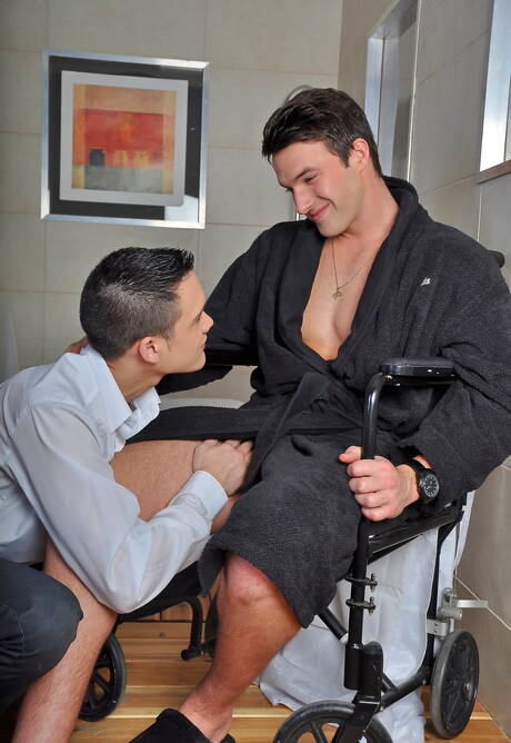 カナダ人のイケメン、トリスタン・ブルとキーラン・オコナーがチンポしゃぶりシーンで共演