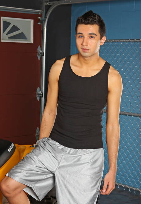 Die sexy Kumpels Anthony Romero, Sergio Long und Steven Shields bohren einen Arsch