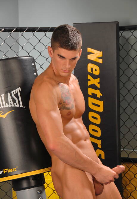 Gorący amerykańscy chłopcy, student Jay Cloud i krzepki facet Tyler Torro obciągają i ruchają się nawzajem