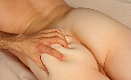 Czarny, owłosiony ogier Austin Wilde i przystojniak Connor Chesney uprawiają dobry seks