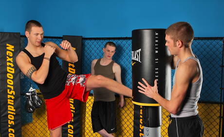 Die schamlosen Jungs Jay Cloud, Anthony Price und Morgan Shades beim harten Dreier-Sex