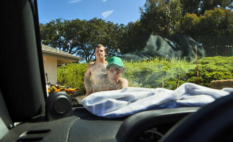 American stars beefy Chad Logan and hunk Austin Merrick have a good sex outside