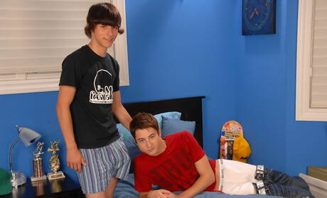 兩個美國男孩，年輕帥哥 Matthew Keading 和性感小夥 Alex Vaara 互相猛幹