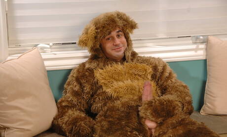 Łaciński mięśniak Samuel Otoole pozuje nago i pokazuje gorący tyłek