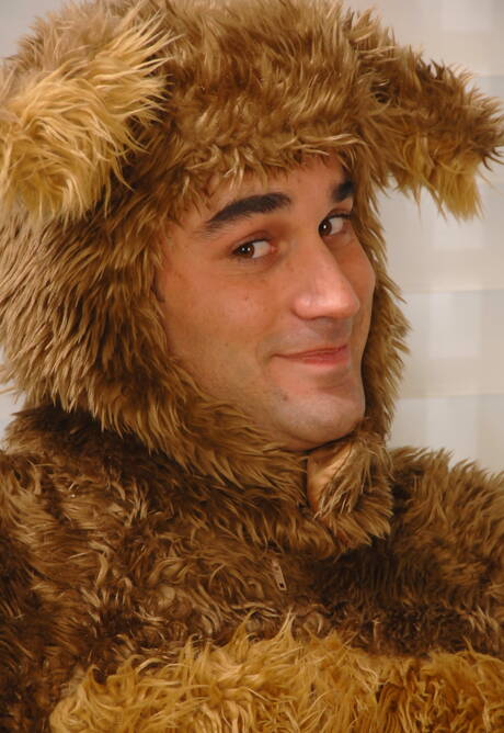 Łaciński mięśniak Samuel Otoole pozuje nago i pokazuje gorący tyłek