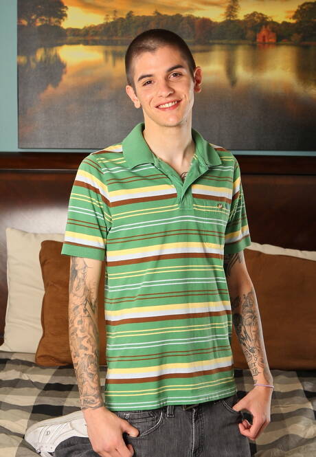 Die schwarzen, haarigen Hengst Austin Wilde und Joey Devon lutschen und vögeln sich gegenseitig