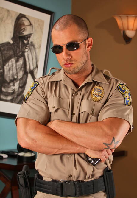 Amerykański ogier Rod Daily masturbuje się swoim kutasem