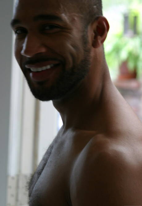 Stud Youngblood en stud Sisco in een hete kontneuk in de keuken