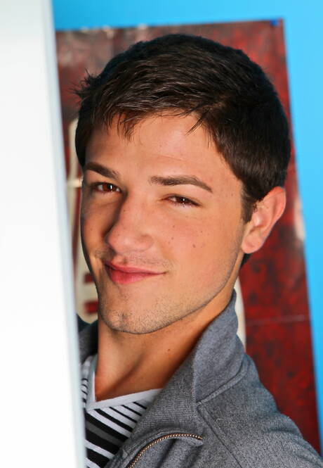 Next Door Studios: 年輕帥哥Paul Poleman和帥哥Jake Jonas在吸吮後操弄屁股