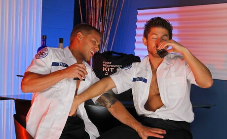 Le husky américain Brody Wilder et Bradley Rose dans une relation sexuelle anale torride