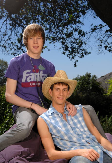 Il giovane americano Corey Jakobs e il bel ragazzo Mike King in una scena di succhiacazzi all