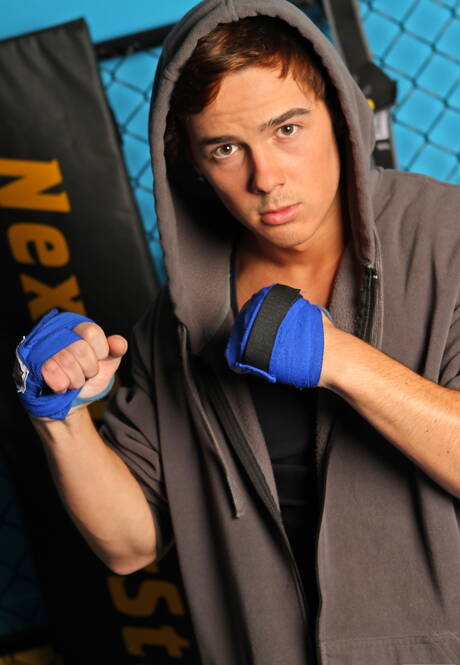 American superstud Justin Owen posing nude and showing his ass