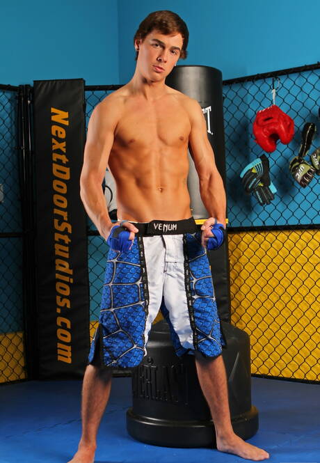 American superstud Justin Owen posing nude and showing his ass