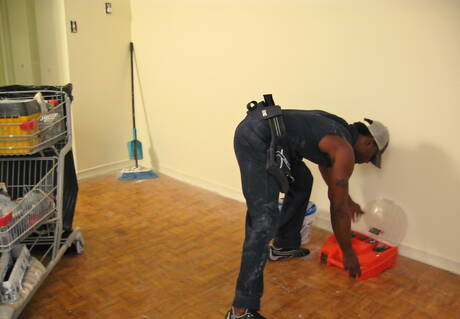 Fisiculturista negro Sexxx Toy provocando seu pau