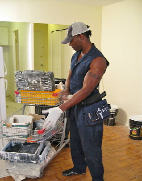 Fisiculturista negro Sexxx Toy provocando seu pau