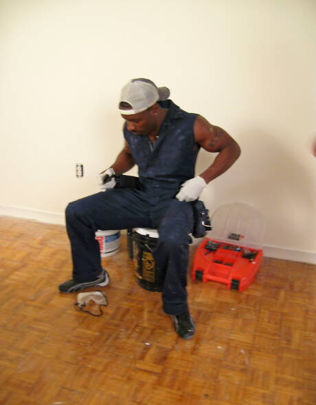 Fisiculturista negro Sexxx Toy provocando seu pau