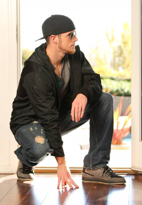 帥哥 Flexx Boola 戲弄他的雞巴