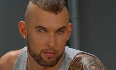 Bull Randy Rock trekt zijn pik af