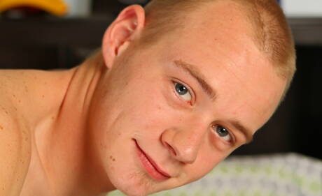 Der junge Amerikaner Joey Devero und der junge Steven Wild in einer Schwanzlutschszene