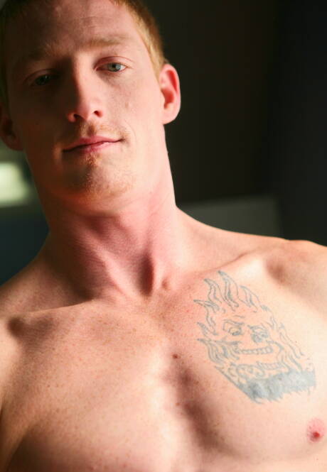 Bodybuilder Max Thrust jack off his cock