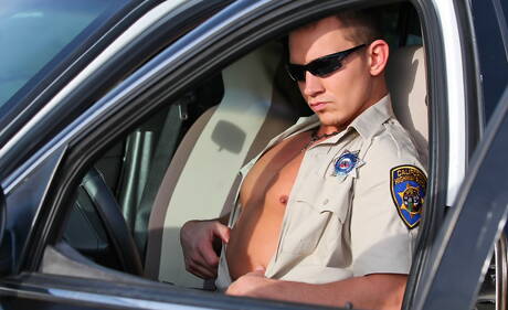 大力士 Cody Jo 全裸出鏡，展現緊實的臀部