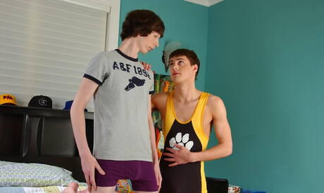 De jonge Amerikaanse Hunter Page en de hete twink Max Payne A in een pikzuigscène