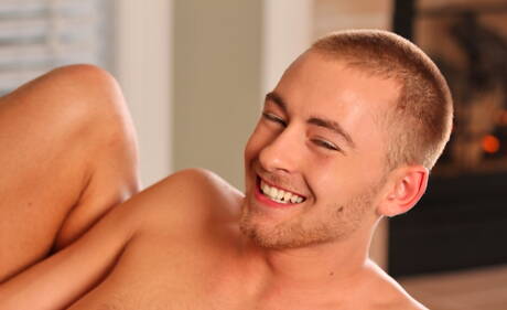 Le husky américain Cody Cummings et Colton Fox se sucent et se baisent