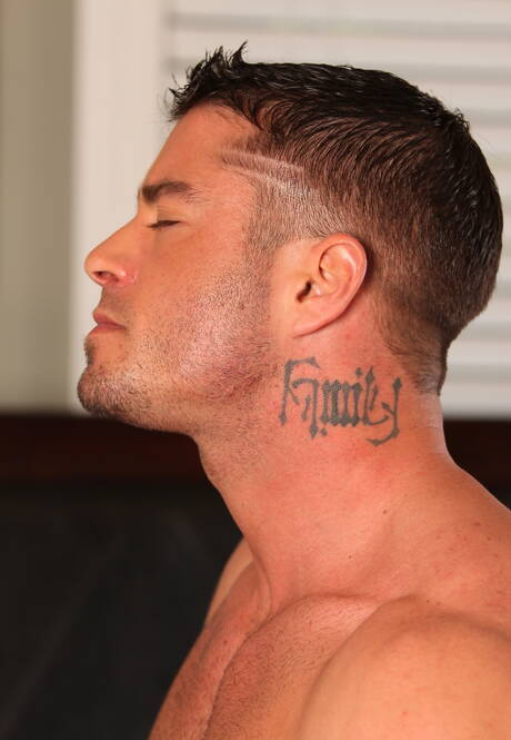 Le husky américain Cody Cummings et Colton Fox se sucent et se baisent