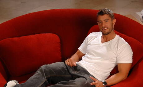 Next Door Studios: American beefcake Cody Cummings posing naked and showing nice ass