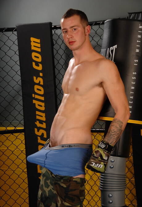 Next Door Studios: American hunky guy Mark Long get naked and showing tight ass