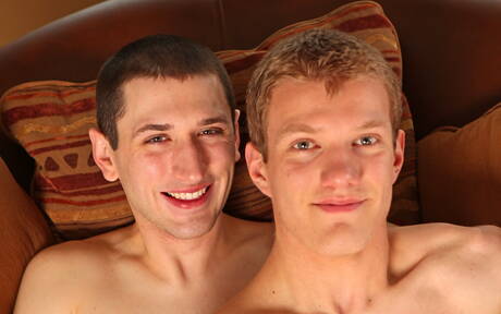 Il ragazzo sexy Mark Gabriel e il ragazzo Chase Erickson scopano dopo aver succhiato il cazzo