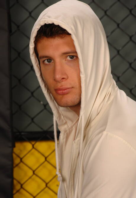 Next Door Studios: American beefcake Spencer Fox get naked and showing hot butt