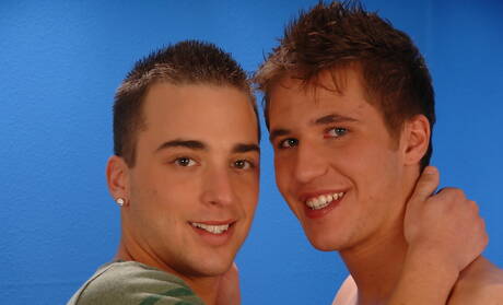 American beautiful boy Kain Lanning and young dude Austin Trip in blowjob scene