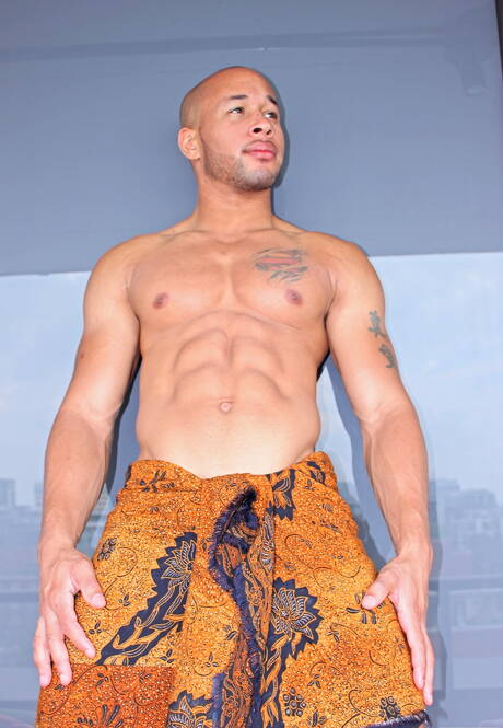 Der lateinamerikanische Superhengst Lawson Kane zeigt einen muskulösen Körper