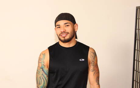 Ebony bodybuilder Derek Reynolds and latin beefy Draven Torres fuck after dick sucking