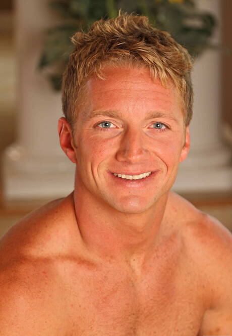 Superstud Kody Slater posing naked and showing his butt