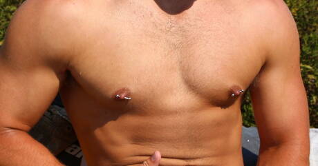 英國帥哥 Luke Adams 在戶外玩弄雞巴