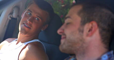 Next Door Studios: Buiten Liam, Corbin, Brandon, Christian en Austin likken kont en vingeren