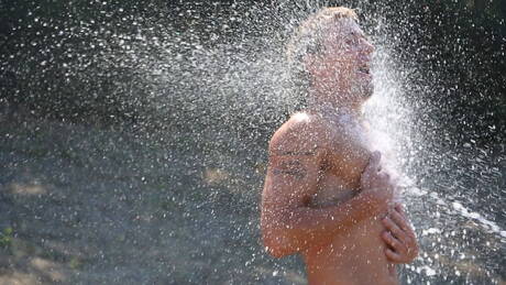 Na zewnątrz Liam, Corbin, Brandon, Christian, Austin liżący tyłek i palcujący