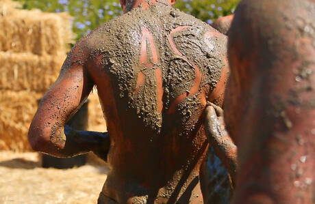 Na zewnątrz Liam, Corbin, Brandon, Christian, Austin liżący tyłek i palcujący