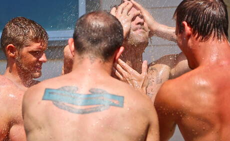 Na zewnątrz Liam, Corbin, Brandon, Christian, Austin liżący tyłek i palcujący