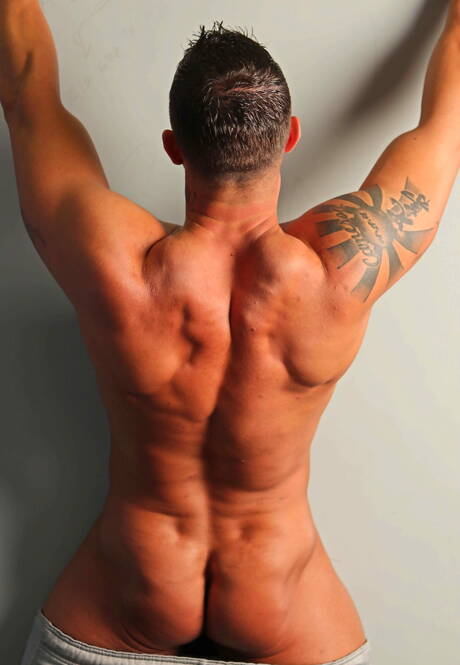 Amerykańskie gwiazdy, twardziel Cody Cummings i gorący młodzieniec Billy London w scenie ssania penisa