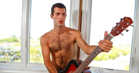 Le joli latin Tim Holden se branle