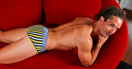 Muscular Zack Moreno masturbating